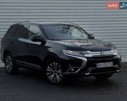 Черный Мицубиси Аутлендер, объемом двигателя 2.4 л и пробегом 53 тыс. км за 17000 $, фото 2 на Automoto.ua