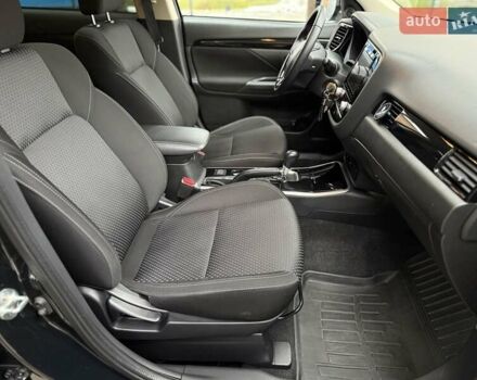 Черный Мицубиси Аутлендер, объемом двигателя 2 л и пробегом 65 тыс. км за 19950 $, фото 18 на Automoto.ua