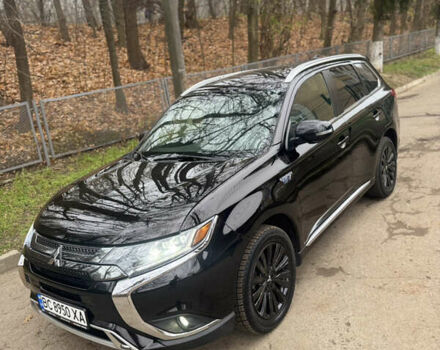 Черный Мицубиси Аутлендер, объемом двигателя 2 л и пробегом 148 тыс. км за 21800 $, фото 1 на Automoto.ua