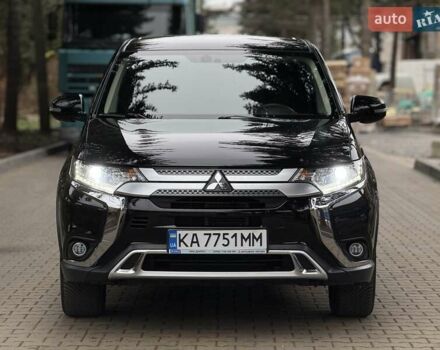 Черный Мицубиси Аутлендер, объемом двигателя 2 л и пробегом 65 тыс. км за 19950 $, фото 2 на Automoto.ua