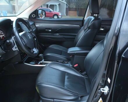 Черный Мицубиси Аутлендер, объемом двигателя 3 л и пробегом 43 тыс. км за 6400 $, фото 8 на Automoto.ua