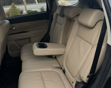 Чорний Міцубісі Аутлендер, об'ємом двигуна 2.36 л та пробігом 53 тис. км за 23500 $, фото 12 на Automoto.ua