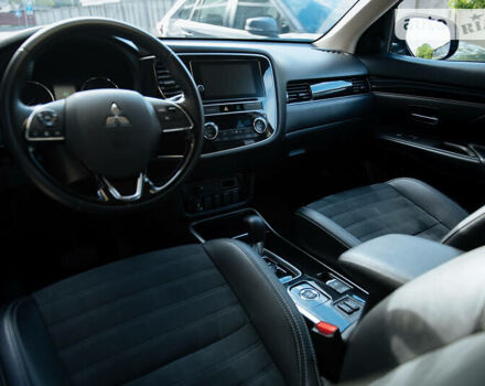 Міцубісі Аутлендер 2019 у Львові на Automoto.ua Чорний Міцубісі Аутлендер, об'ємом двигуна 2.4 л та пробігом 75 тис. км за 17200 $, фото 11 на Automoto.ua