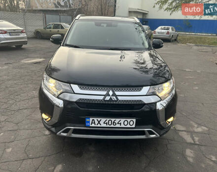 Черный Мицубиси Аутлендер, объемом двигателя 2.36 л и пробегом 67 тыс. км за 19500 $, фото 1 на Automoto.ua