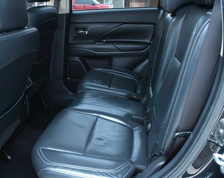 Черный Мицубиси Аутлендер, объемом двигателя 3 л и пробегом 43 тыс. км за 6400 $, фото 11 на Automoto.ua