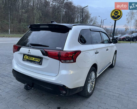 Черный Мицубиси Аутлендер, объемом двигателя 2.4 л и пробегом 53 тыс. км за 32900 $, фото 5 на Automoto.ua