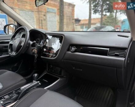 Черный Мицубиси Аутлендер, объемом двигателя 2 л и пробегом 65 тыс. км за 19950 $, фото 14 на Automoto.ua