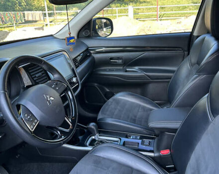 Черный Мицубиси Аутлендер, объемом двигателя 2.36 л и пробегом 67 тыс. км за 19500 $, фото 7 на Automoto.ua