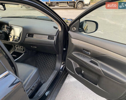 Черный Мицубиси Аутлендер, объемом двигателя 2.36 л и пробегом 39 тыс. км за 22800 $, фото 11 на Automoto.ua