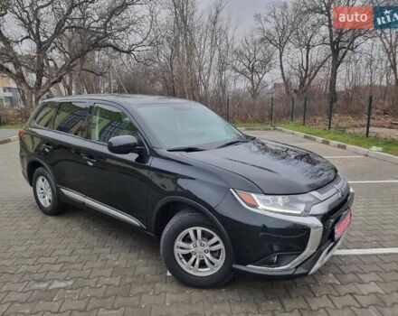 Черный Мицубиси Аутлендер, объемом двигателя 2.36 л и пробегом 127 тыс. км за 20800 $, фото 2 на Automoto.ua