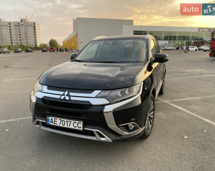 Черный Мицубиси Аутлендер, объемом двигателя 2.36 л и пробегом 39 тыс. км за 22800 $, фото 1 на Automoto.ua