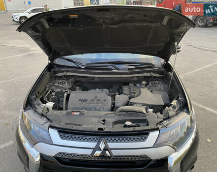 Черный Мицубиси Аутлендер, объемом двигателя 2.36 л и пробегом 39 тыс. км за 22800 $, фото 7 на Automoto.ua