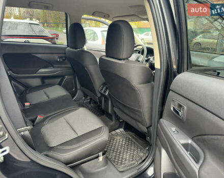 Черный Мицубиси Аутлендер, объемом двигателя 2.4 л и пробегом 44 тыс. км за 18700 $, фото 11 на Automoto.ua