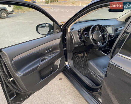 Черный Мицубиси Аутлендер, объемом двигателя 2.36 л и пробегом 39 тыс. км за 22800 $, фото 9 на Automoto.ua