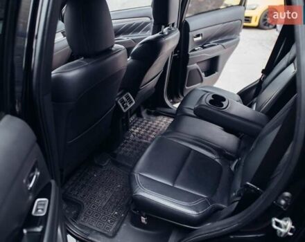 Черный Мицубиси Аутлендер, объемом двигателя 2.36 л и пробегом 110 тыс. км за 28900 $, фото 17 на Automoto.ua