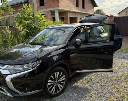 Мицубиси Аутлендер 2021 в Львове на Automoto.ua Черный Мицубиси Аутлендер, объемом двигателя 2.36 л и пробегом 31 тыс. км за 26600 $, фото 1 на Automoto.ua