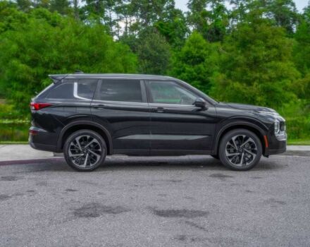 Черный Мицубиси Аутлендер, объемом двигателя 2.5 л и пробегом 10 тыс. км за 8000 $, фото 3 на Automoto.ua