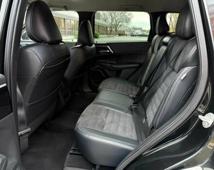 Черный Мицубиси Аутлендер, объемом двигателя 2.5 л и пробегом 13 тыс. км за 12000 $, фото 12 на Automoto.ua