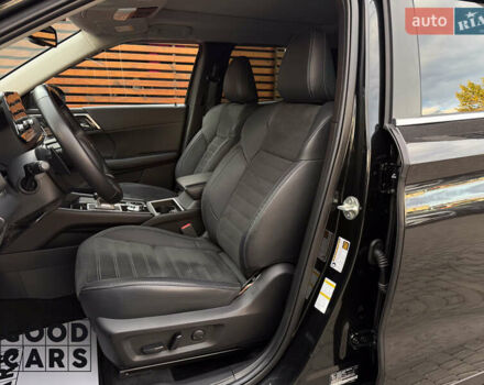 Чорний Міцубісі Аутлендер, об'ємом двигуна 2.49 л та пробігом 8 тис. км за 32000 $, фото 19 на Automoto.ua