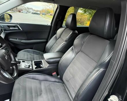 Черный Мицубиси Аутлендер, объемом двигателя 2.5 л и пробегом 13 тыс. км за 12000 $, фото 8 на Automoto.ua