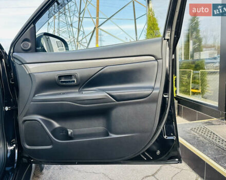 Черный Мицубиси Аутлендер, объемом двигателя 2.36 л и пробегом 64 тыс. км за 29900 $, фото 26 на Automoto.ua