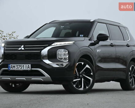 Черный Мицубиси Аутлендер, объемом двигателя 2.36 л и пробегом 20 тыс. км за 38000 $, фото 7 на Automoto.ua