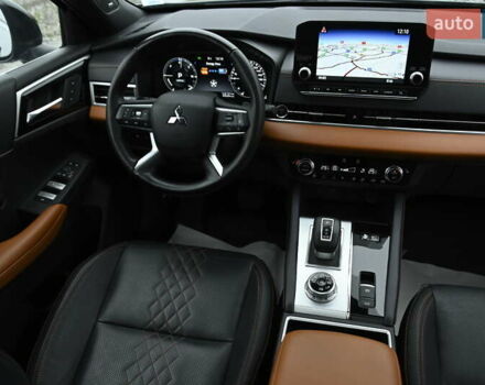 Черный Мицубиси Аутлендер, объемом двигателя 2.36 л и пробегом 20 тыс. км за 38000 $, фото 48 на Automoto.ua