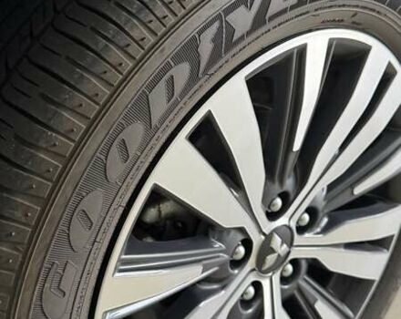 Черный Мицубиси Аутлендер, объемом двигателя 2.36 л и пробегом 60 тыс. км за 25000 $, фото 5 на Automoto.ua