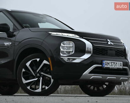 Черный Мицубиси Аутлендер, объемом двигателя 2.36 л и пробегом 20 тыс. км за 38000 $, фото 2 на Automoto.ua