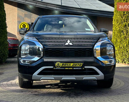 Черный Мицубиси Аутлендер, объемом двигателя 2.49 л и пробегом 6 тыс. км за 29300 $, фото 1 на Automoto.ua