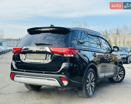 Черный Мицубиси Аутлендер, объемом двигателя 2.36 л и пробегом 64 тыс. км за 29900 $, фото 1 на Automoto.ua