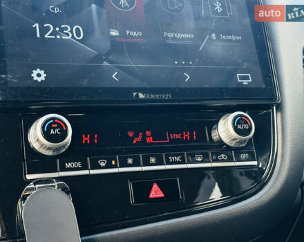 Черный Мицубиси Аутлендер, объемом двигателя 2.36 л и пробегом 64 тыс. км за 29900 $, фото 29 на Automoto.ua