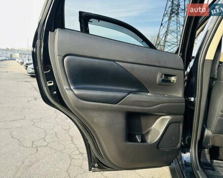 Черный Мицубиси Аутлендер, объемом двигателя 2.36 л и пробегом 64 тыс. км за 29900 $, фото 18 на Automoto.ua