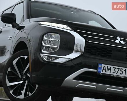 Черный Мицубиси Аутлендер, объемом двигателя 2.36 л и пробегом 20 тыс. км за 37400 $, фото 3 на Automoto.ua