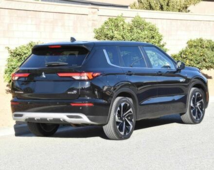 Чорний Міцубісі Аутлендер, об'ємом двигуна 2.4 л та пробігом 16 тис. км за 25500 $, фото 4 на Automoto.ua