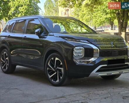 Черный Мицубиси Аутлендер, объемом двигателя 2.36 л и пробегом 37 тыс. км за 37000 $, фото 1 на Automoto.ua