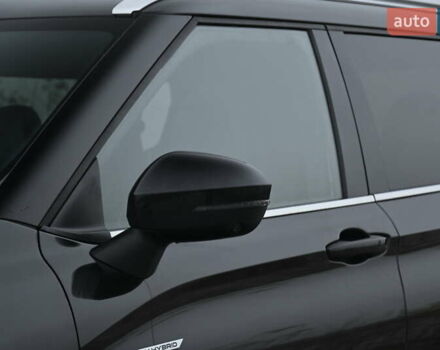 Черный Мицубиси Аутлендер, объемом двигателя 2.36 л и пробегом 20 тыс. км за 38000 $, фото 10 на Automoto.ua