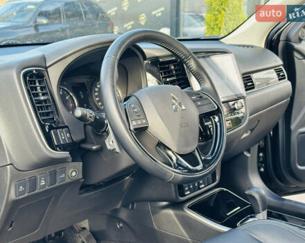 Черный Мицубиси Аутлендер, объемом двигателя 2.36 л и пробегом 64 тыс. км за 29900 $, фото 15 на Automoto.ua