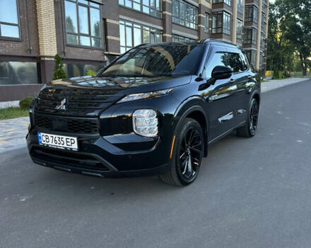 Черный Мицубиси Аутлендер, объемом двигателя 2.36 л и пробегом 21 тыс. км за 44000 $, фото 1 на Automoto.ua