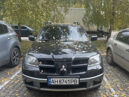 Черный Мицубиси Аутлендер, объемом двигателя 2 л и пробегом 280 тыс. км за 5701 $, фото 1 на Automoto.ua