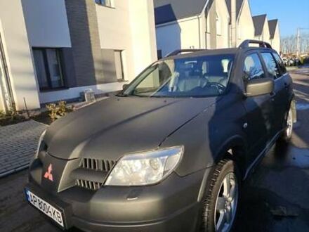 Черный Мицубиси Аутлендер, объемом двигателя 2.38 л и пробегом 357 тыс. км за 7400 $, фото 1 на Automoto.ua