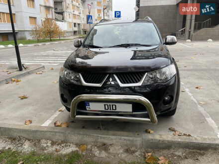 Черный Мицубиси Аутлендер, объемом двигателя 2.4 л и пробегом 300 тыс. км за 8500 $, фото 1 на Automoto.ua