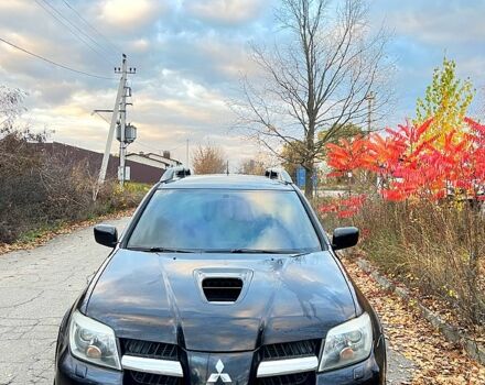 Черный Мицубиси Аутлендер, объемом двигателя 2 л и пробегом 295 тыс. км за 7500 $, фото 1 на Automoto.ua