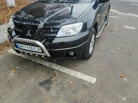 Черный Мицубиси Аутлендер, объемом двигателя 2 л и пробегом 330 тыс. км за 4997 $, фото 1 на Automoto.ua
