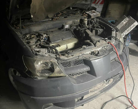 Черный Мицубиси Аутлендер, объемом двигателя 2.4 л и пробегом 250 тыс. км за 1000 $, фото 1 на Automoto.ua