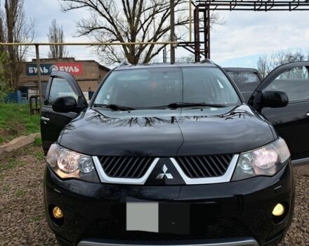 Черный Мицубиси Аутлендер, объемом двигателя 2 л и пробегом 280 тыс. км за 10500 $, фото 1 на Automoto.ua