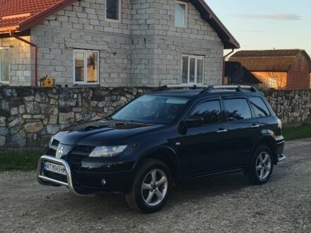 Черный Мицубиси Аутлендер, объемом двигателя 2 л и пробегом 264 тыс. км за 6950 $, фото 1 на Automoto.ua