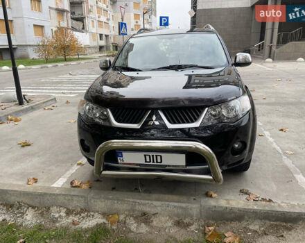 Черный Мицубиси Аутлендер, объемом двигателя 2.36 л и пробегом 300 тыс. км за 8000 $, фото 1 на Automoto.ua