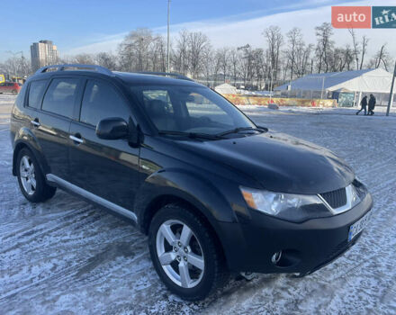 Черный Мицубиси Аутлендер, объемом двигателя 2.4 л и пробегом 260 тыс. км за 5850 $, фото 1 на Automoto.ua