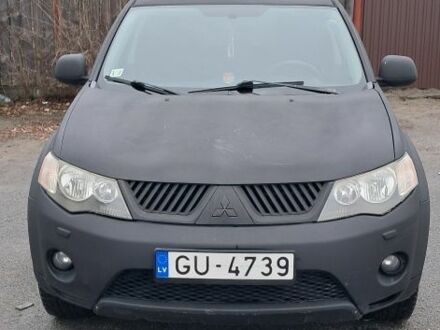 Черный Мицубиси Аутлендер, объемом двигателя 2 л и пробегом 260 тыс. км за 4500 $, фото 1 на Automoto.ua